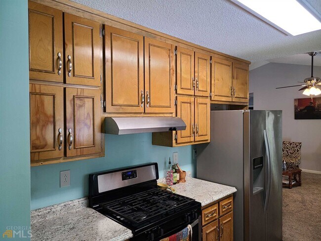 Building Photo - 345 Lone Oak Dr