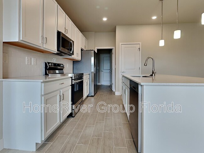 Building Photo - 3801 NE 23rd Pl