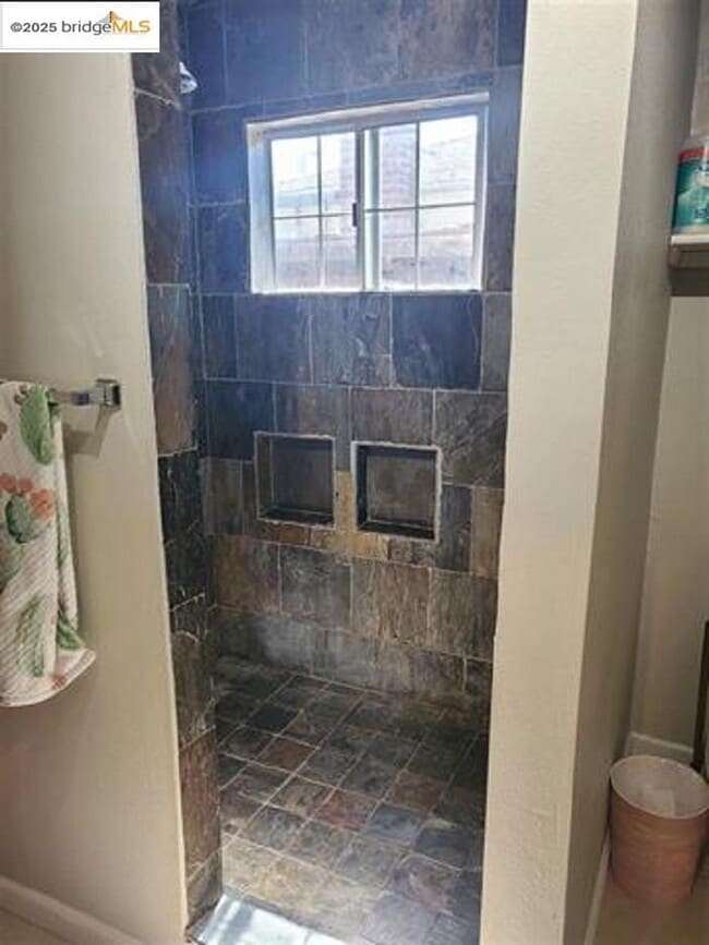 Building Photo - 35 E 16th St