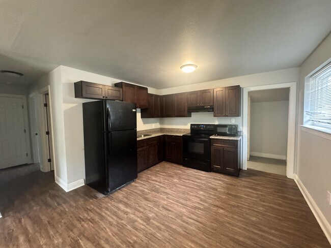 Cocina - 710 E Coleman Ave