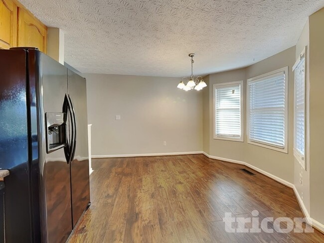 Building Photo - 206 Blake Dr