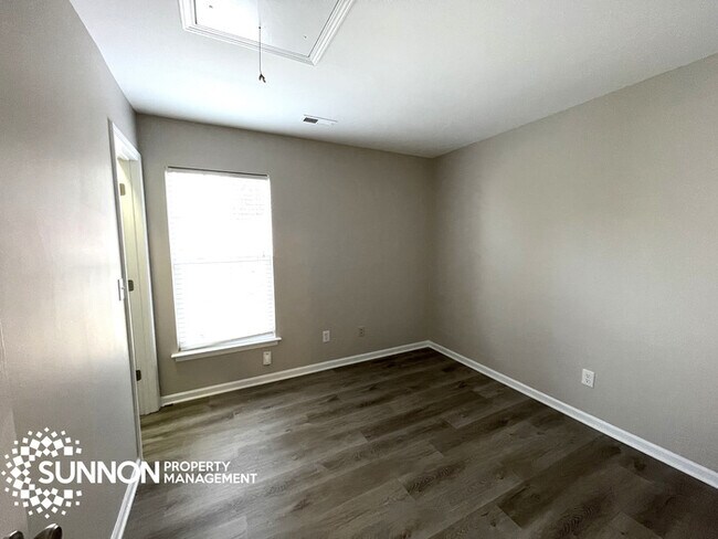 Building Photo - Newly Remodeled 3 Bed/2 Bath near Harrisburg!