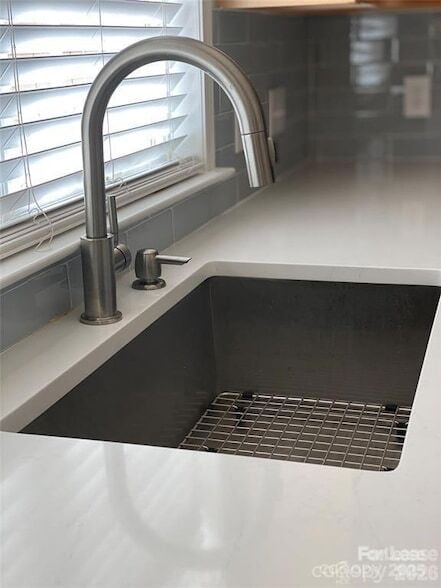 Foto del edificio - 15262 Kessler Dr