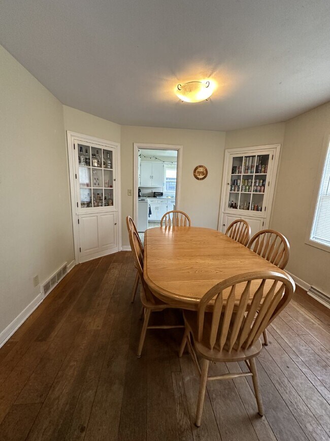 Foto del edificio - Exciting 3 Bed 1 & 1/2 Bath close to UWEC!