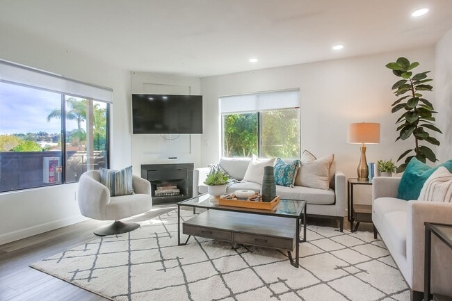 Building Photo - Newly Renovated 3BR/2BA Condo in