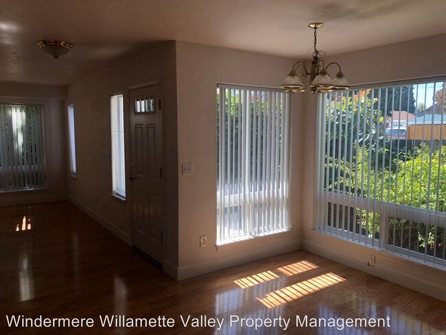 Foto del edificio - 1831-1833 NW Tyler Ave