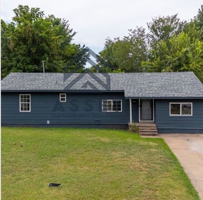 Photo - 1040 Sycamore Dr. House