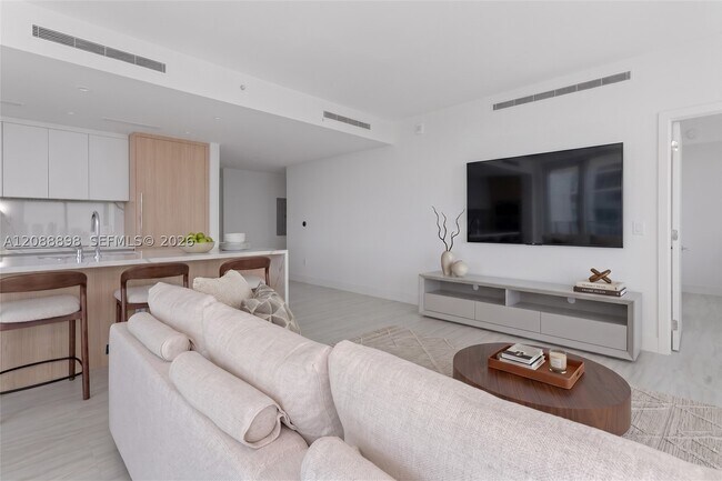 Foto del edificio - 2411 Laguna Cir