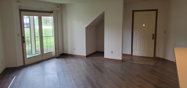 Building Photo - 3 bd Park DeVille condo in W Columbia, new...