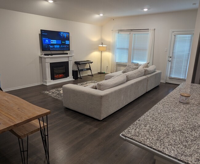 Building Photo - 3055 Stradford Way