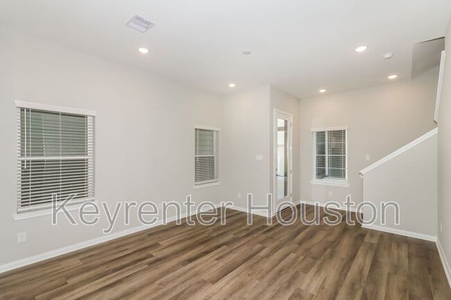 Building Photo - 9910 Clark Rd