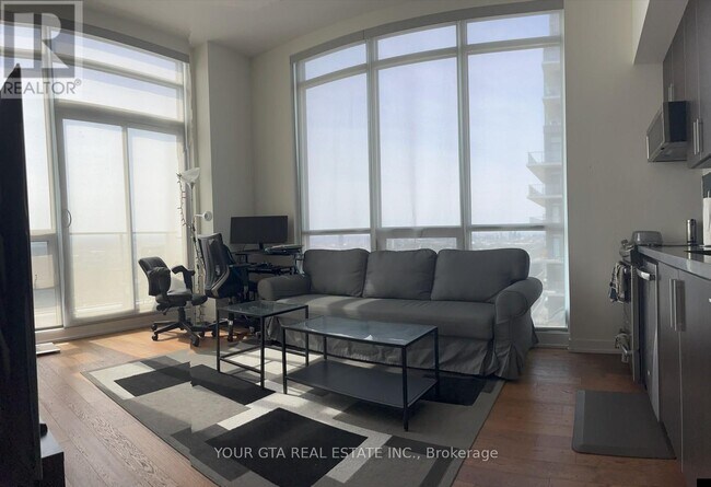 Building Photo - 2212-2212 Lake Shore Blvd W