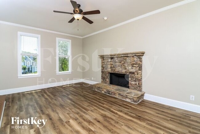 Building Photo - 3320 Fairway Bend Dr