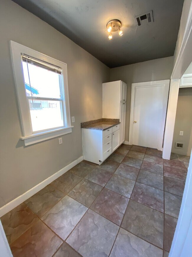 Foto del edificio - 3 Bedroom House Available in OKC