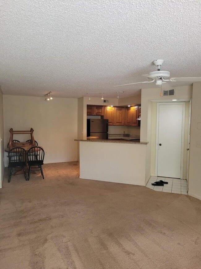 Foto del edificio - 1401 Village Blvd