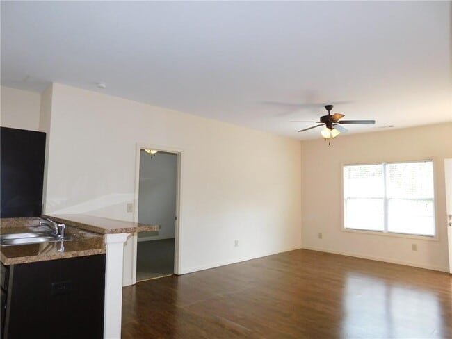 Building Photo - 40 Brentwood Ln