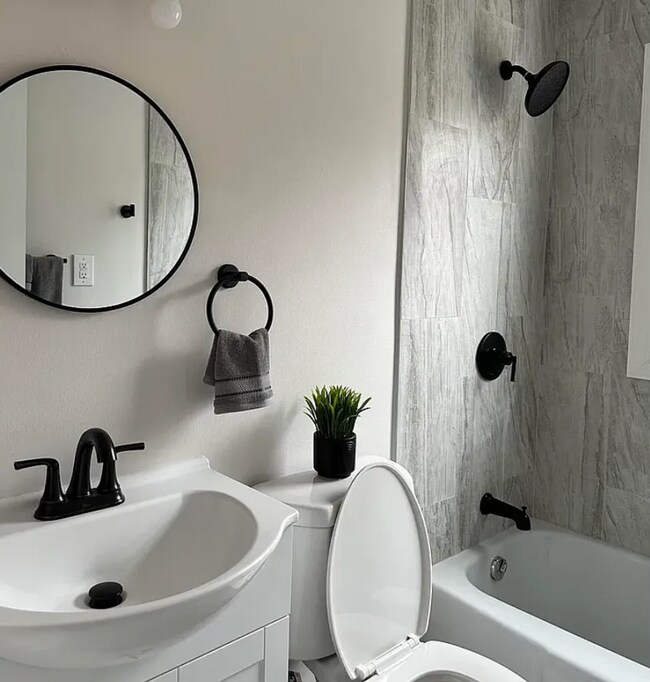 Building Photo - 510 Matthews St