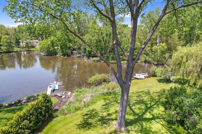 Foto del edificio - 2372 Pine Lake Rd