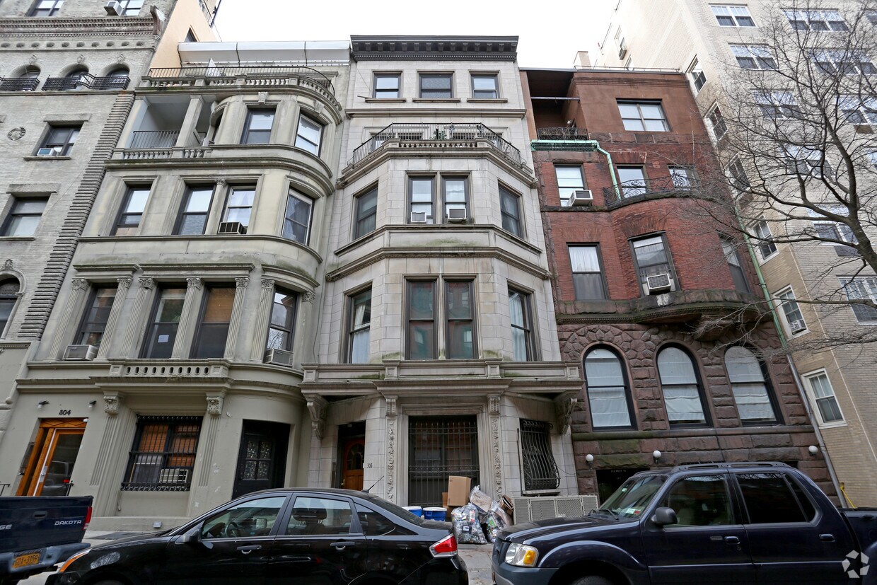 Building Photo - 306 W 76th St