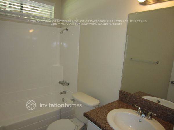 Foto del edificio - 2141 E Bessant St