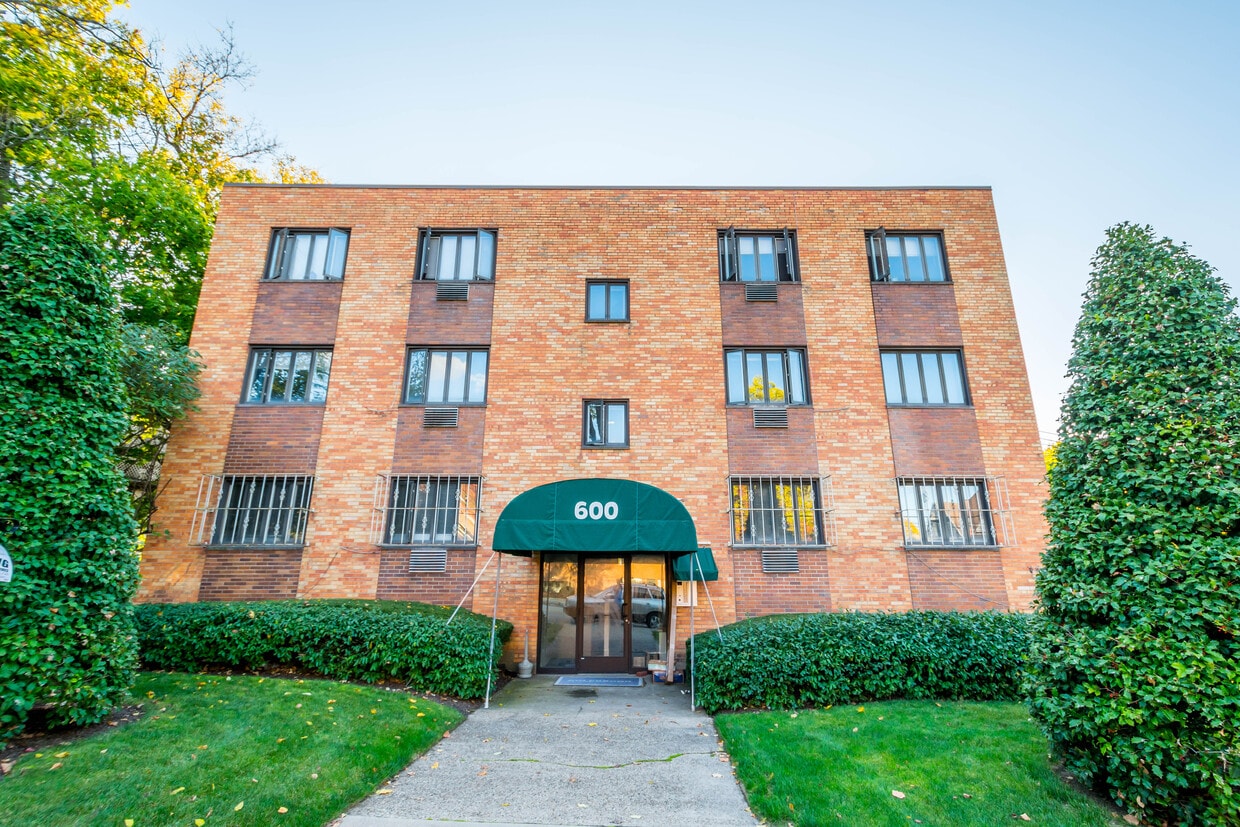 Primary Photo - 600 South Highland Apartments