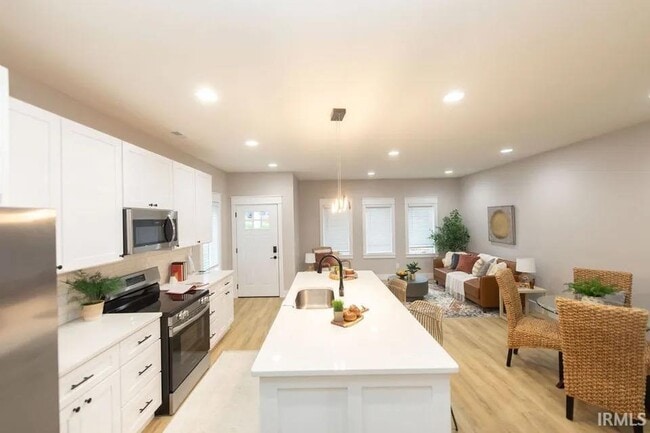 Building Photo - 306 N Jefferson St