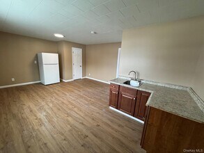 Building Photo - 67 N Main St