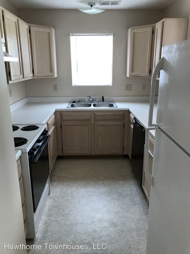 Building Photo - 418-430 Hawthorne Cir