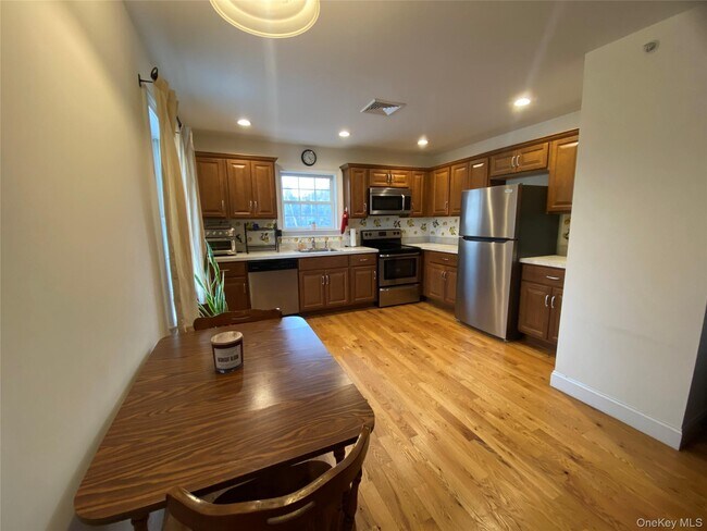 Foto del edificio - 27 N Main St