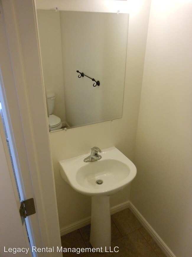 Building Photo - 2 br, 1.5 bath House - 612 Trejo Street