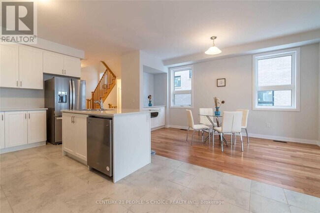 Building Photo - 886 Sobeski Ave