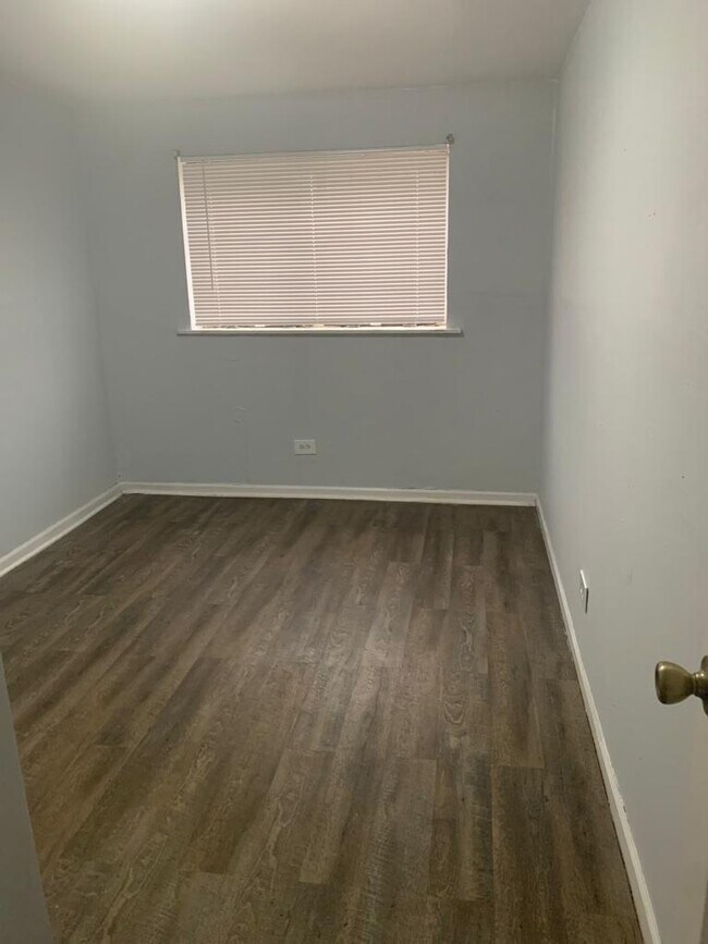 Foto del edificio - 1332 E 73rd St
