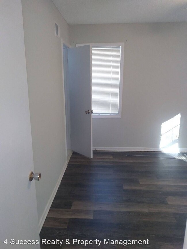 Building Photo - 3 br, 1.5 bath House - 8418 Chesterfield