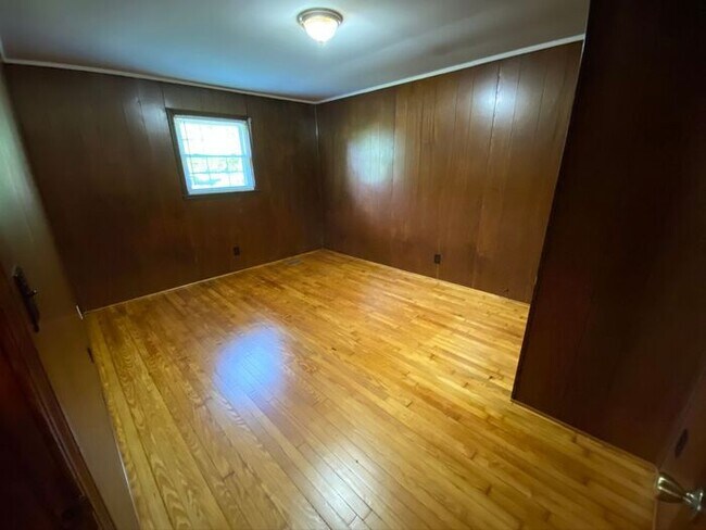 Building Photo - 4413 Carver School Rd-3BR/1BA-HOUSE!!!