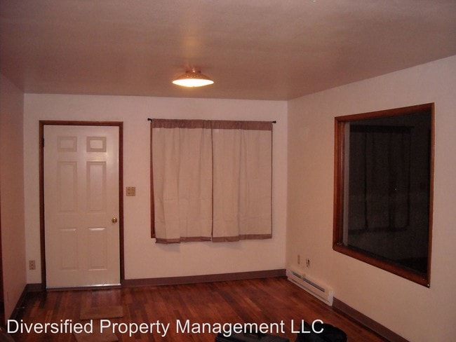 Building Photo - 320 SE Mayberry Ave