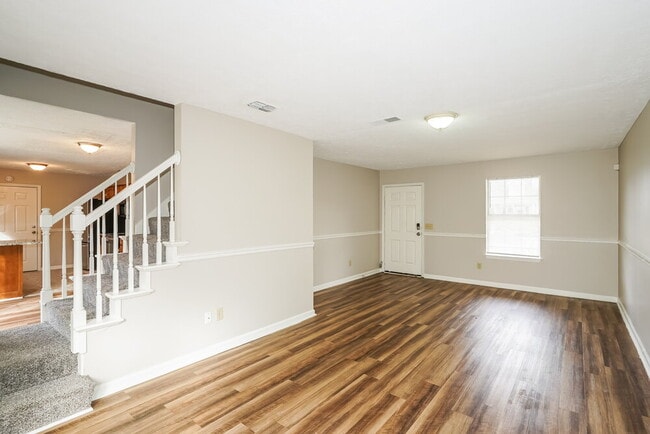 Building Photo - 315 Pine Ridge Ln