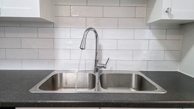 Photo du bâtiment - 540 PROUDFOOT LANE