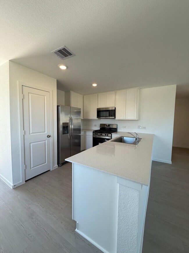 Foto del edificio - 3093 Fantasy Ter Dr