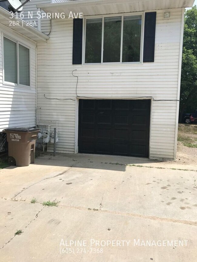 Building Photo - 2 Bed/2 Bath Apartment Near Downtown!
