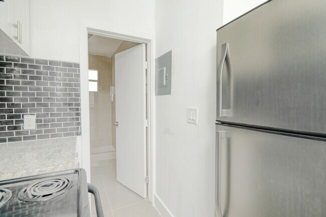 Foto del edificio - 1046 Foster Rd