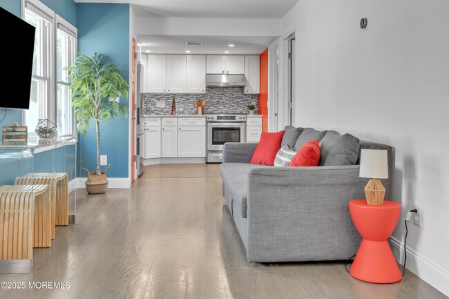 Building Photo - 1822 Parkway