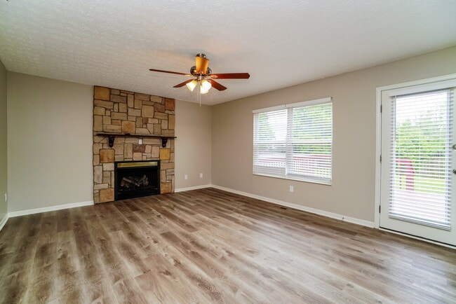 Foto del edificio - 3530 Cove Lake Ln