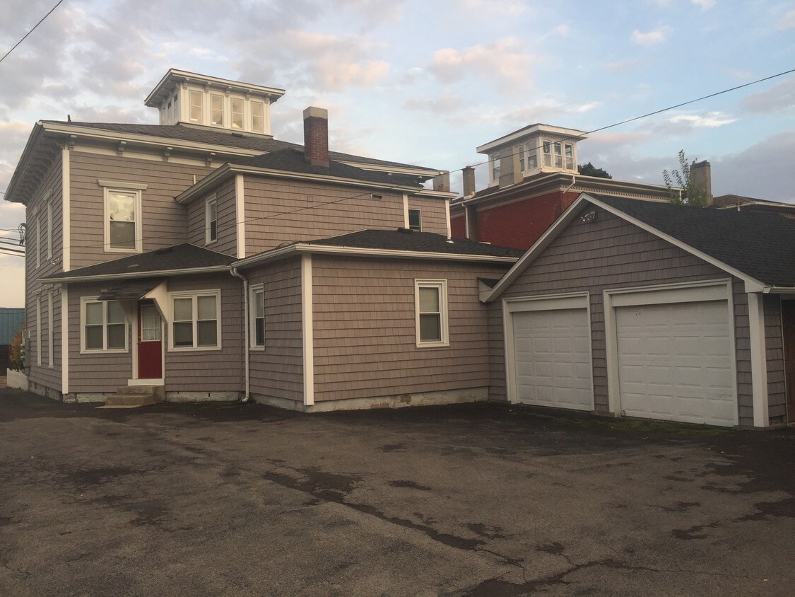 111 Church St Unit 4, Lockport, NY 14094 Apartments in Lockport, NY