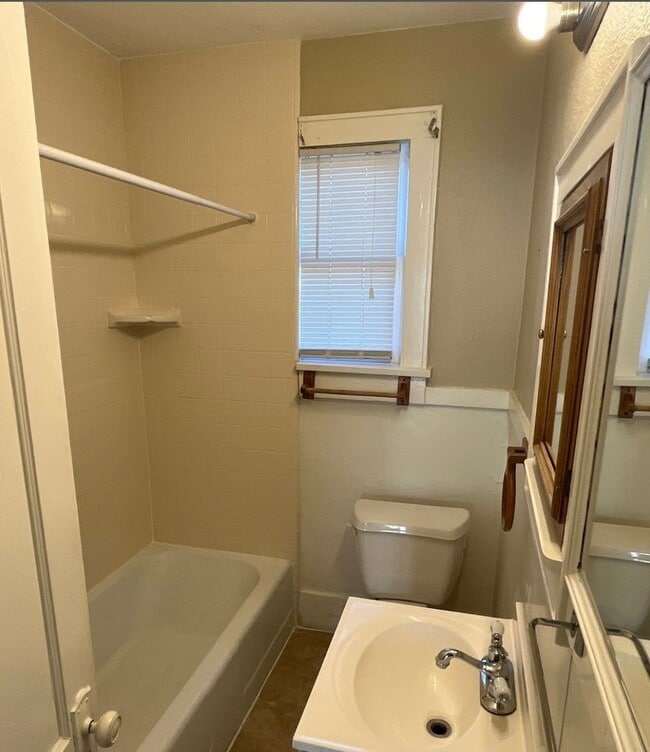 Photo - 1 bedroom 1 bath, Bethany Schools- Now Available House