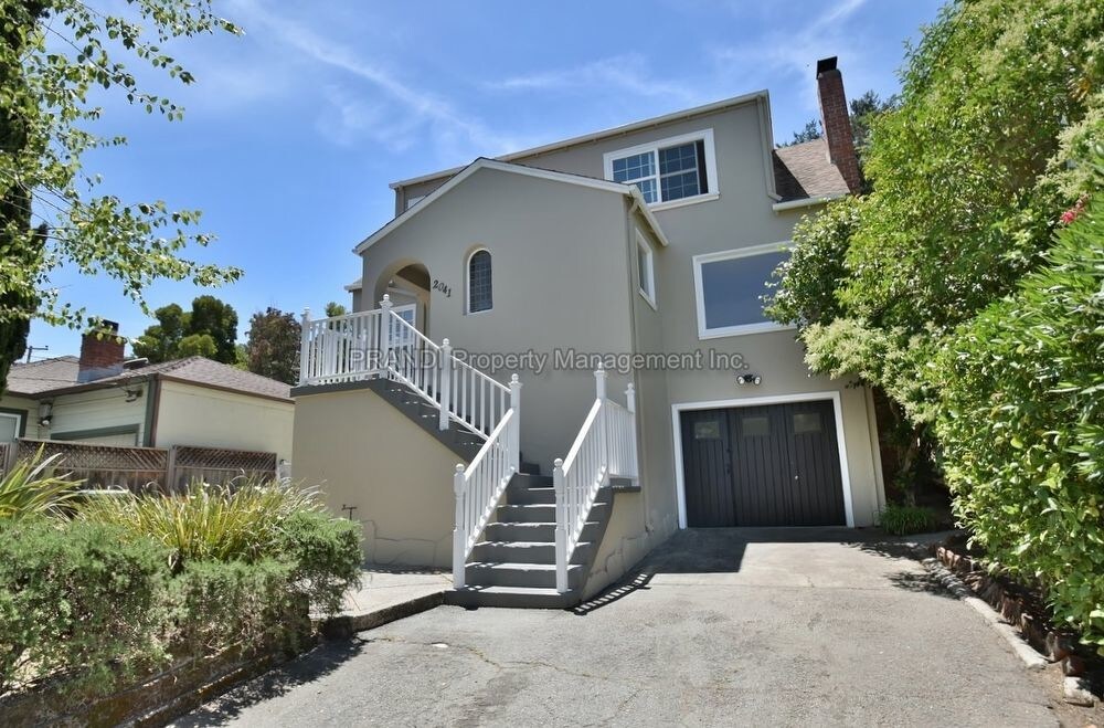 Primary Photo - Coming Soon Charming Sun Valley House