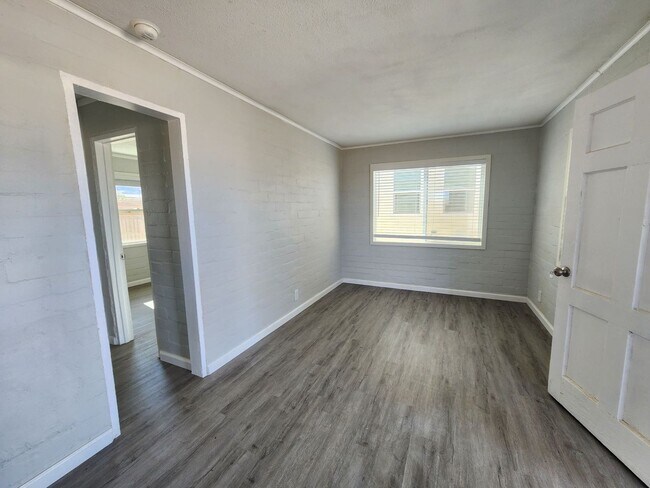 Foto del edificio - 6637 Oasis Ave