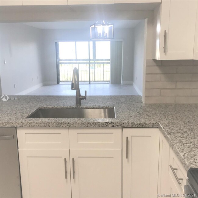 Foto del edificio - 10155 NW 9th St Cir