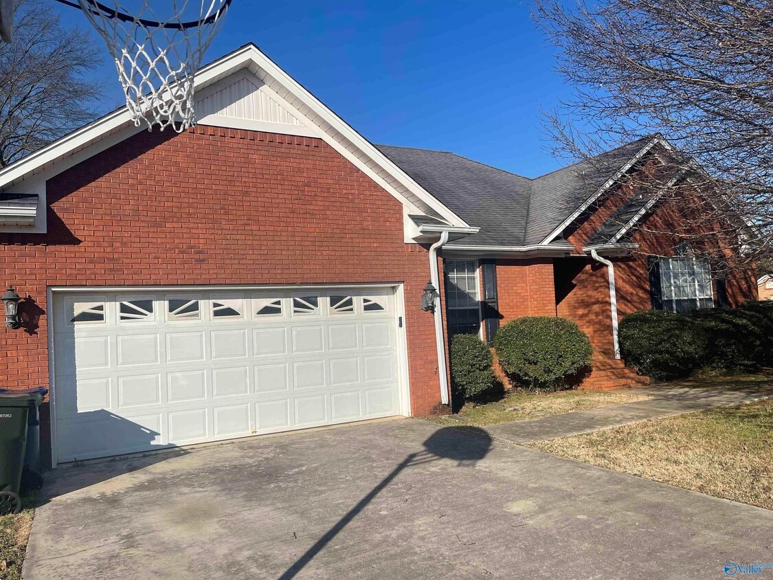 Primary Photo - 100 Medicine Bend Ct