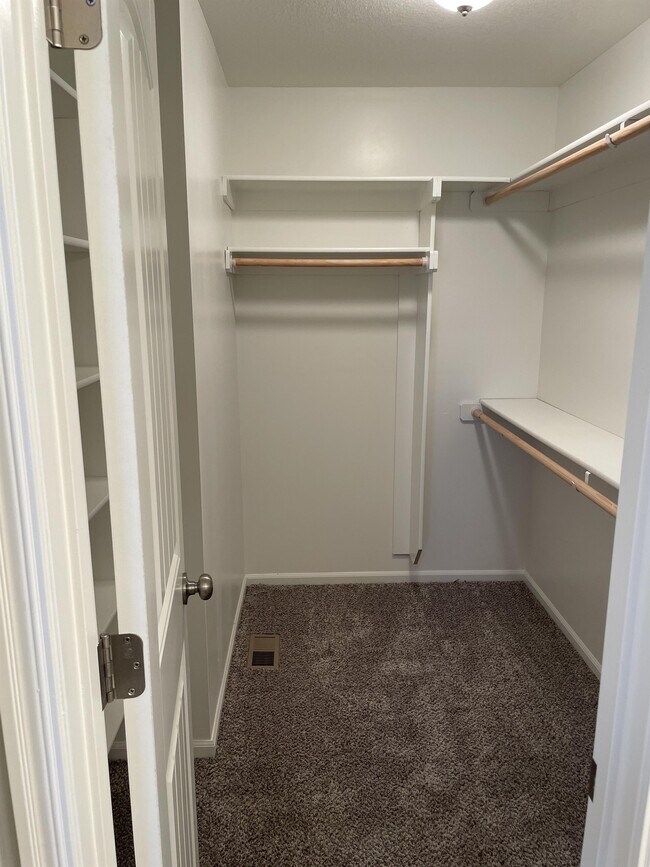 Foto del edificio - 609 Poplar Ct