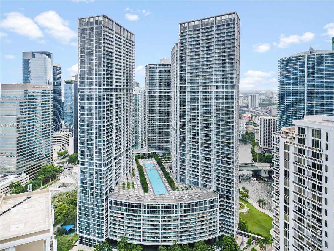 Primary Photo - 495 Brickell Ave